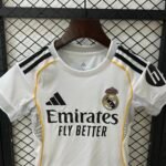 Kit Infantil Real Madrid Home 2025-26 - Imagem 3