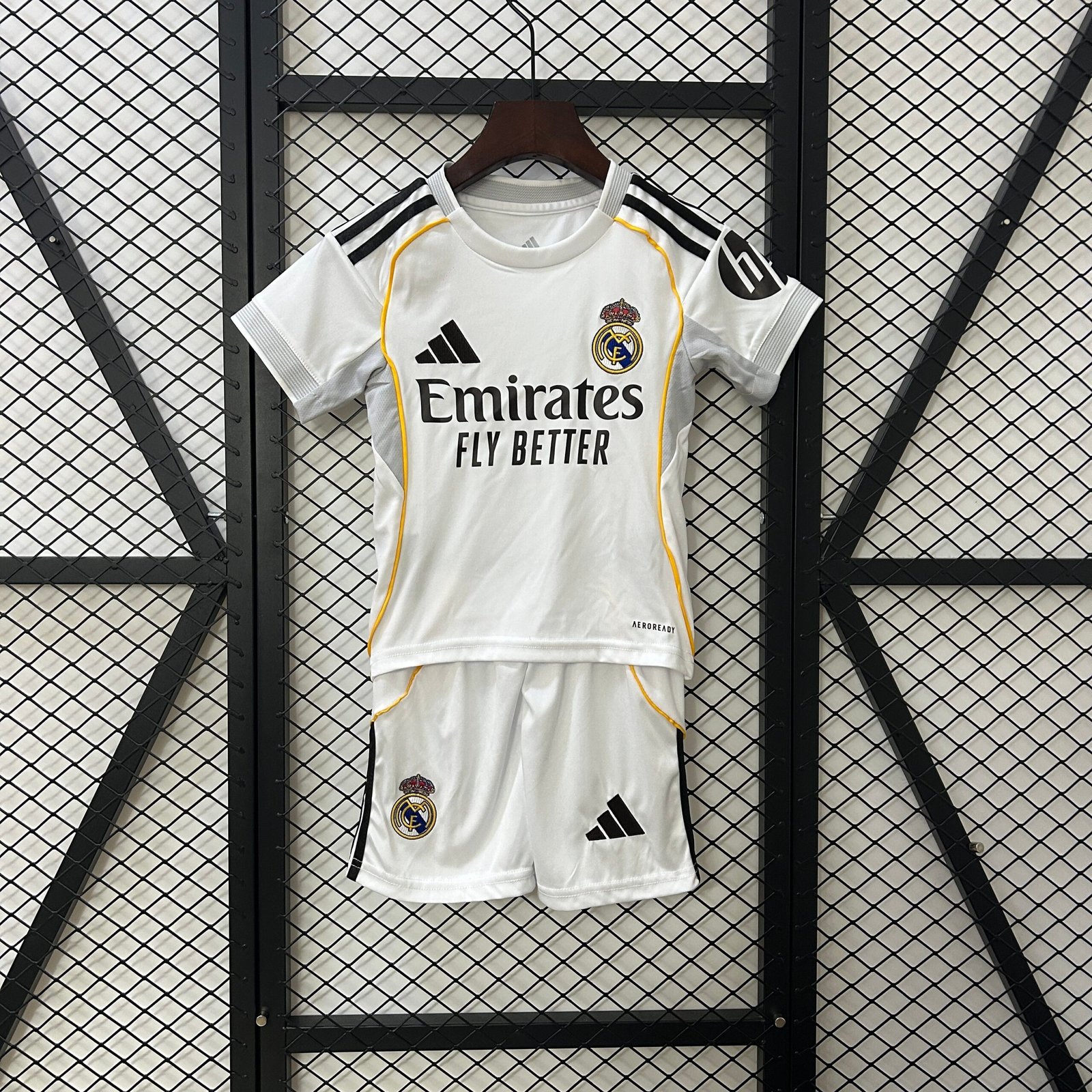 8c4073e3 Kit Infantil Real Madrid Home 2025-26 - Imagem 1